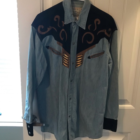 Other - Vintage Denim Shirt!